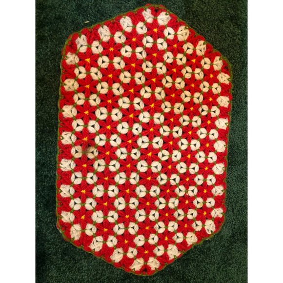 MCM Handmade 6 sided Polygon Christmas Placemats, Set of Four - Picture 4 of 4